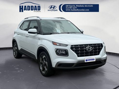 Certified 2024 Hyundai Venue SEL FWD image 7