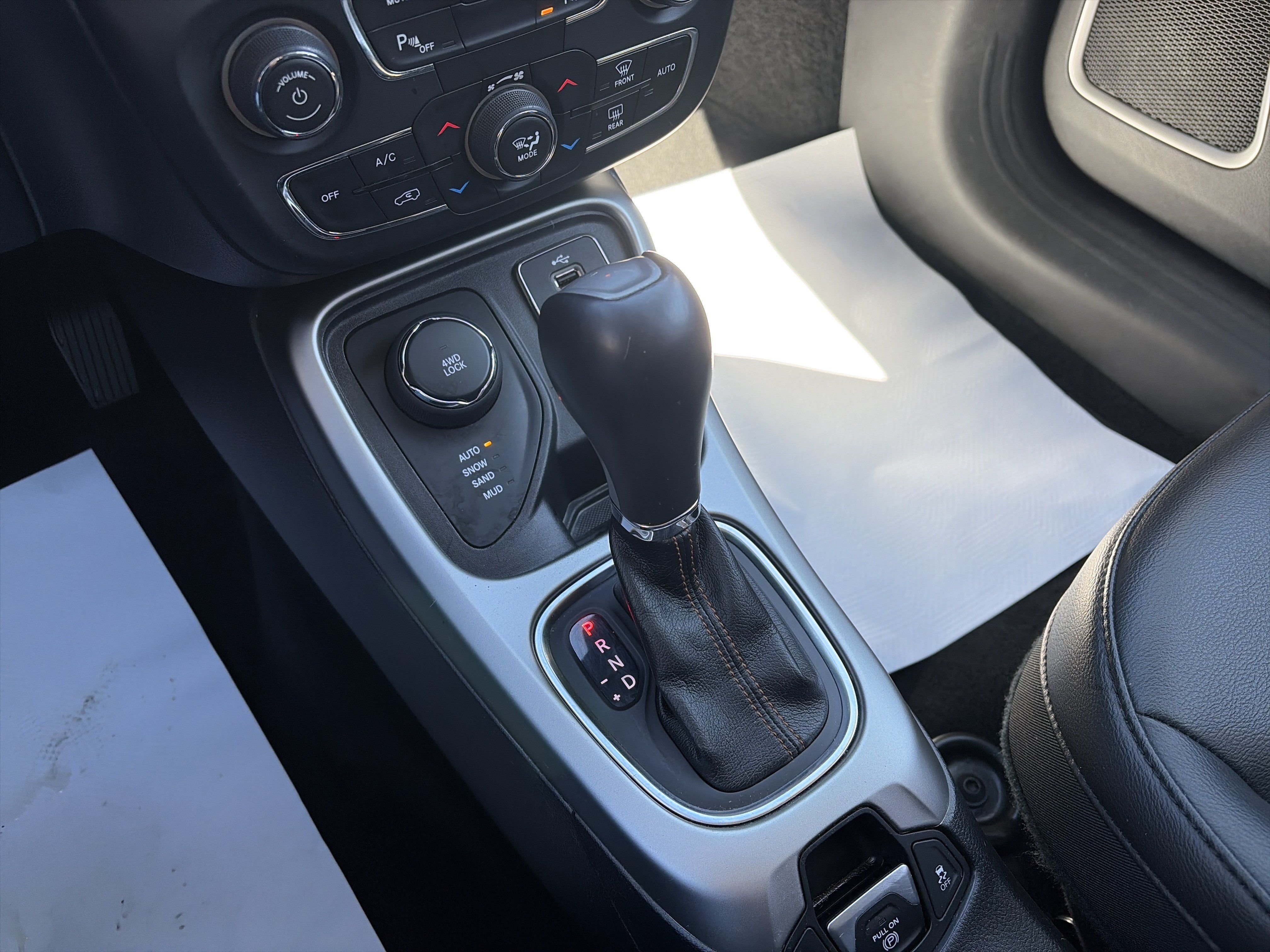 Used 2018 Jeep Compass Latitude w/ Popular Equipment Group AWD/4WD image 23
