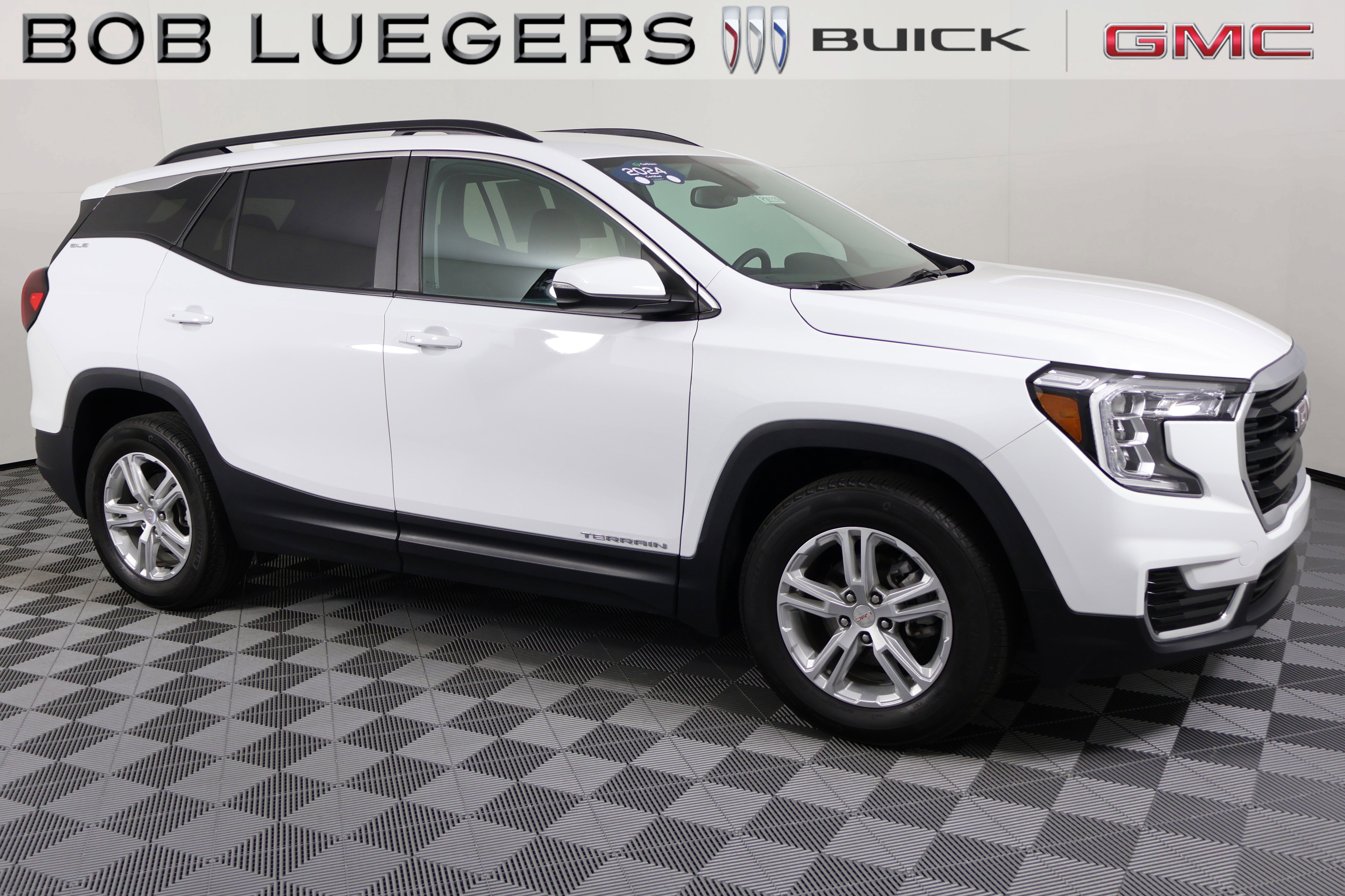 Certified 2024 GMC Terrain SLE w/ Driver Convenience Package FWD image 2