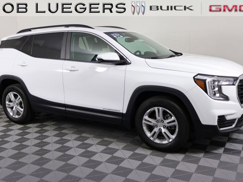 Certified 2024 GMC Terrain SLE w/ Driver Convenience Package FWD image 2