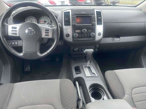 Used 2018 Nissan Frontier PRO-4X image 7