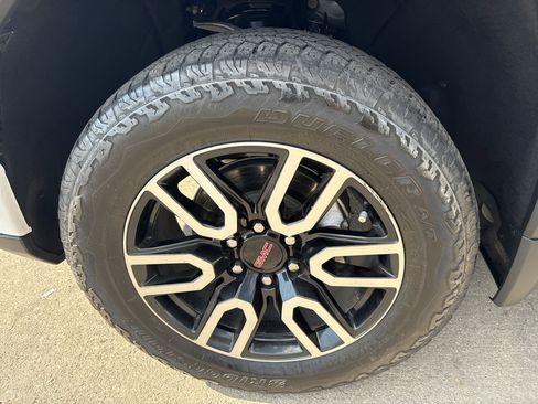 Used 2023 GMC Sierra 1500 AT4 w/ Technology Package image 9