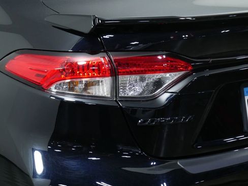 Used 2025 Toyota Corolla SE w/ Convenience Package FWD image 12