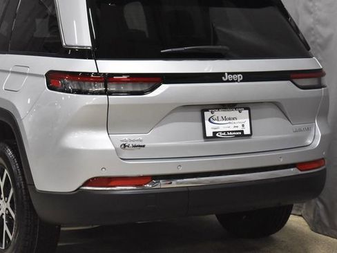 New 2025 Jeep Grand Cherokee Limited image 9