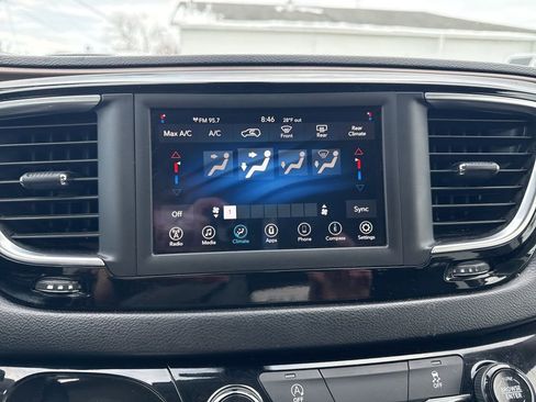 Used 2020 Chrysler Voyager Lxi image 32