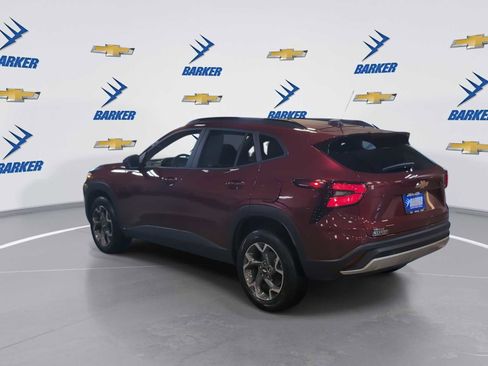 Used 2025 Chevrolet Trax LT w/ LT Convenience Package image 6