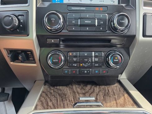 Used 2017 Ford F350 Lariat w/ Lariat Ultimate Package AWD/4WD image 39
