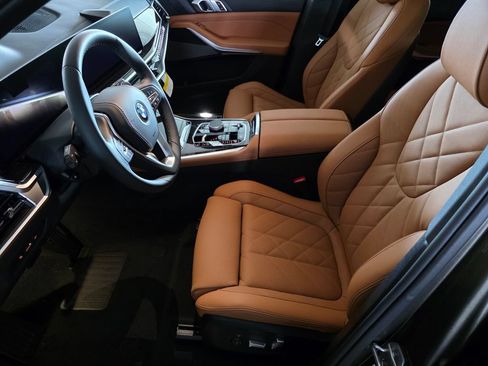 New 2026 BMW X5 xDrive50e w/ Premium Package AWD/4WD image 7