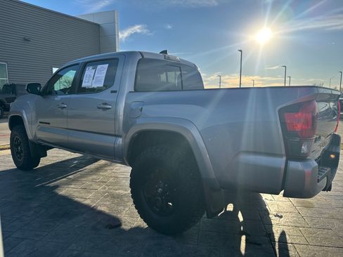 Used 2020 Toyota Tacoma SR5 image 3