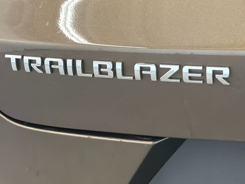 Used 2022 Chevrolet TrailBlazer ACTIV w/ Sun and Liftgate Package FWD image 8