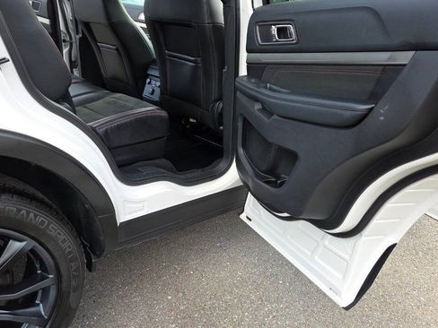 Used 2019 Ford Explorer XLT w/ Equipment Group 202A AWD/4WD image 38