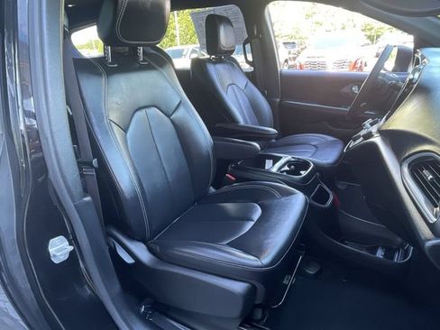 Used 2025 Chrysler Pacifica Select FWD image 28