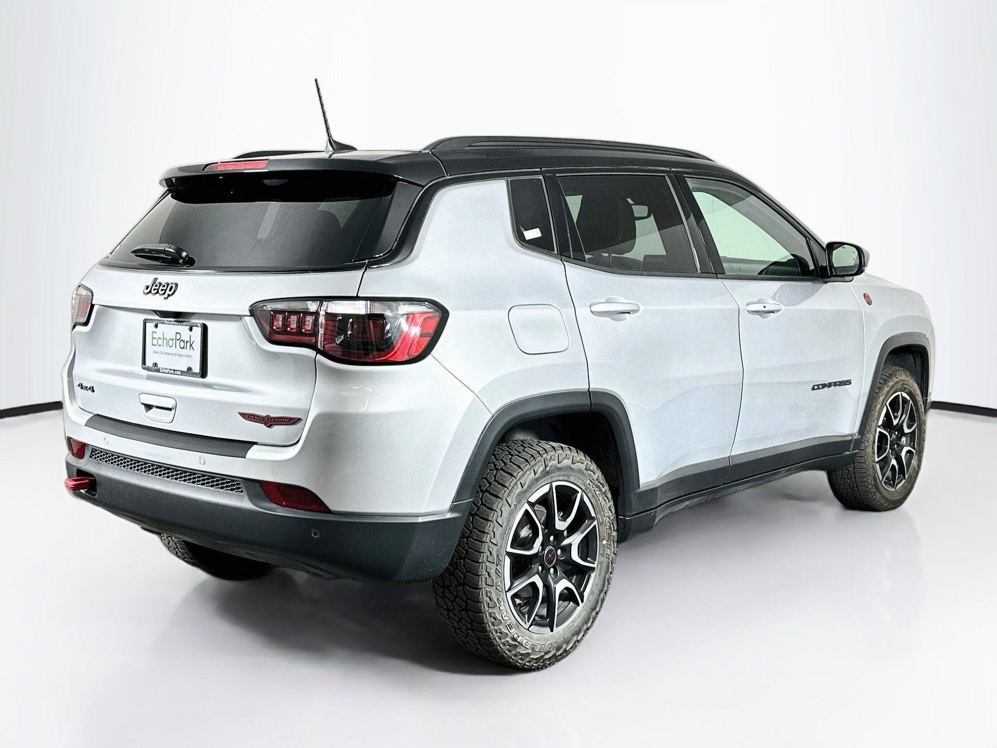 Used 2025 Jeep Compass Trailhawk AWD/4WD image 9