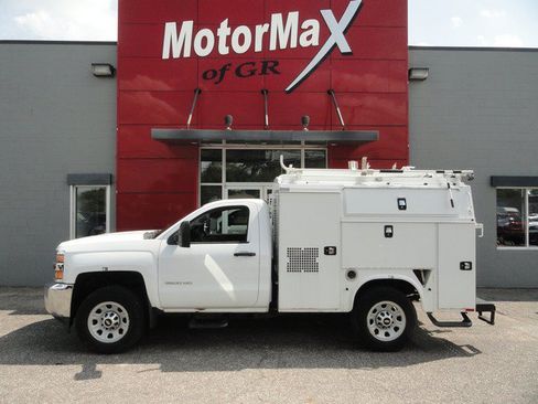 Used 2017 Chevrolet Silverado 3500 W/T RWD image 2