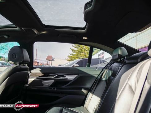 Used 2018 BMW 740i image 23