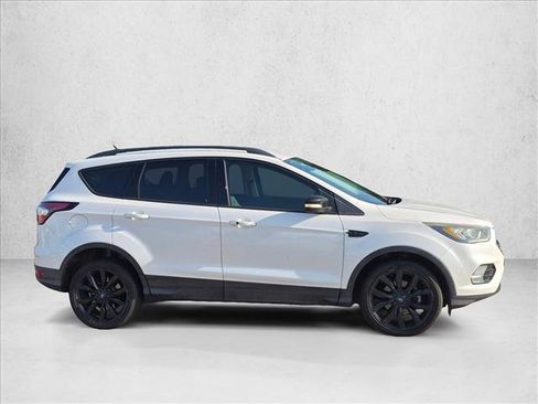 Used 2017 Ford Escape Titanium FWD image 4