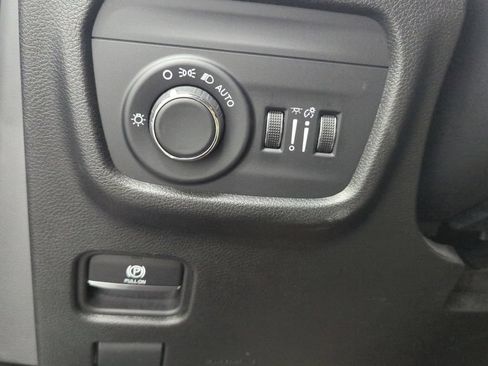 Used 2022 Jeep Grand Cherokee L Laredo AWD/4WD image 11