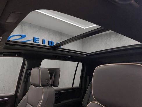 New 2026 Chevrolet Suburban Premier AWD/4WD image 10