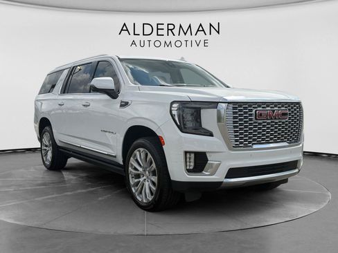 Used 2022 GMC Yukon XL Denali w/ Denali Premium Package image 7