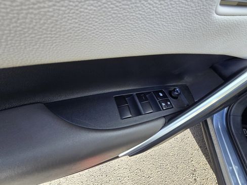 Certified 2022 Toyota Corolla Cross XLE image 18