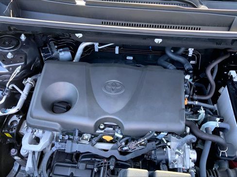 Used 2025 Toyota RAV4 XLE FWD image 30
