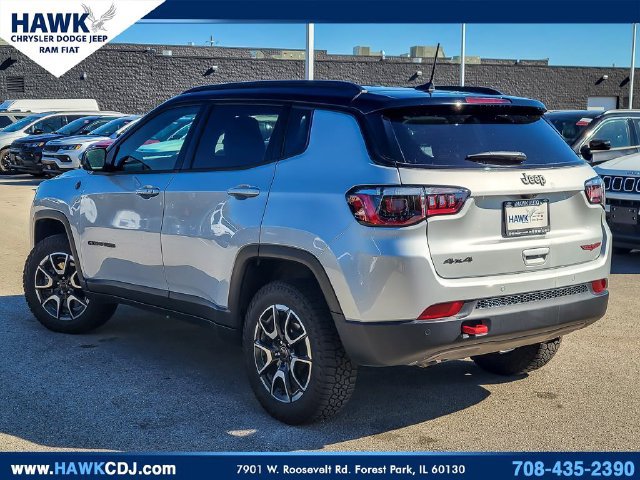 Used 2025 Jeep Compass Trailhawk AWD/4WD image 7