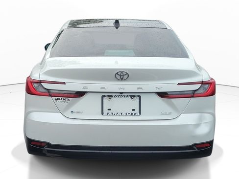 Used 2025 Toyota Camry XLE FWD image 5
