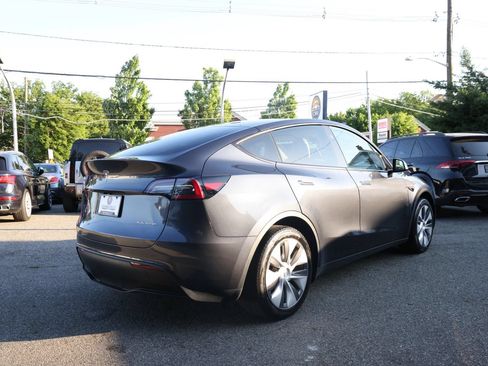 Used 2024 Tesla Model Y Long Range AWD/4WD image 8