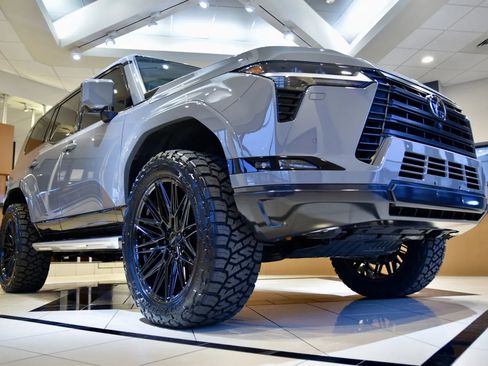 Used 2025 Lexus GX 550 image 10