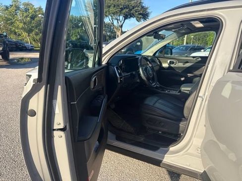 Used 2022 Kia Sorento EX w/ Panoramic Sunroof Package FWD image 14