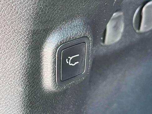 Used 2019 Jeep Cherokee High Altitude AWD/4WD image 19