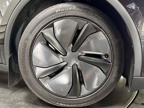 Used 2026 Tesla Model Y AWD image 11