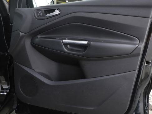 Used 2017 Ford Escape SE image 9