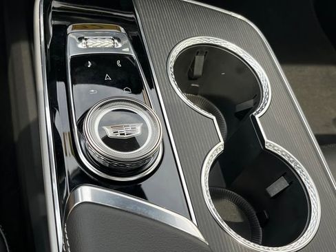 New 2025 Cadillac Lyriq Luxury image 12