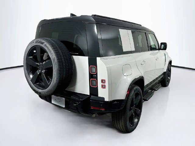 New 2026 Land Rover Defender 110 X-Dynamic SE AWD/4WD image 5