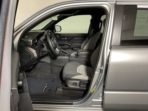 Used 2024 Toyota Tacoma TRD Off-Road image 18