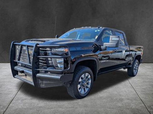 Used 2024 Chevrolet Silverado 2500 Custom w/ Custom Value Package image 8