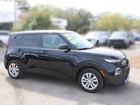 Used 2021 Kia Soul LX image 4