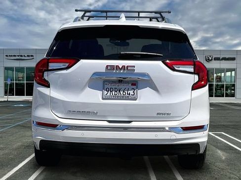 Used 2024 GMC Terrain Denali w/ Denali Premium Package AWD/4WD image 3