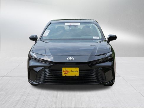 Used 2025 Toyota Camry LE w/ Convenience Package FWD image 2