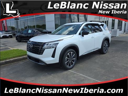 New 2026 Nissan Pathfinder Platinum image 1