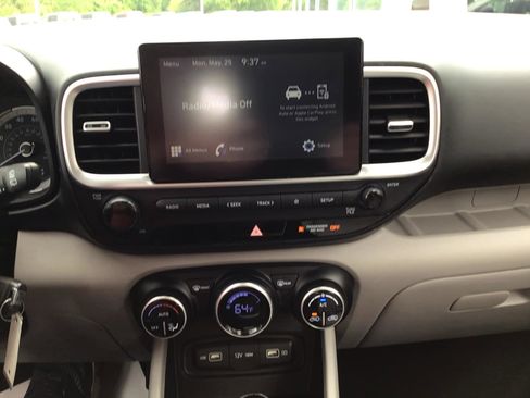 Used 2022 Hyundai Venue SEL FWD image 11