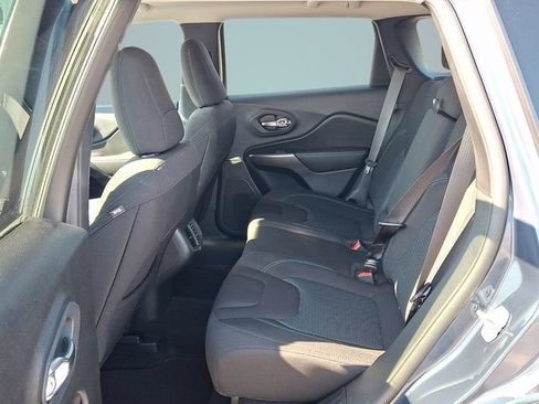 Used 2020 Jeep Cherokee Latitude AWD/4WD image 7