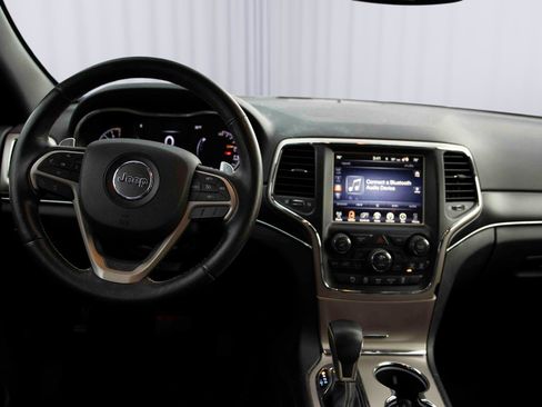 Used 2017 Jeep Grand Cherokee Limited image 3