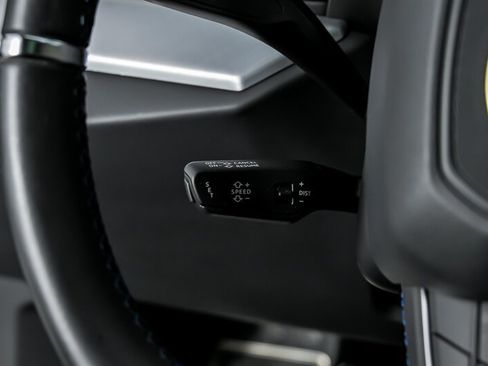 Used 2021 Lamborghini Urus AWD/4WD image 32
