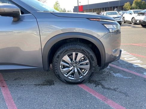 Used 2024 Nissan Pathfinder SV AWD/4WD image 4