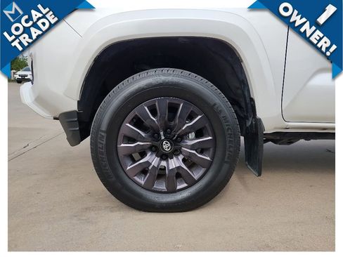 Used 2022 Toyota Tacoma Limited w/ Nightshade Package AWD/4WD image 11