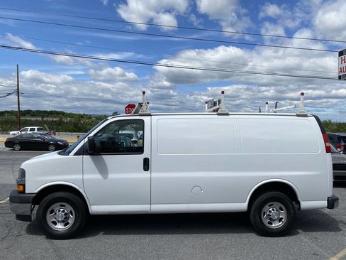 Used 2018 Chevrolet Express 2500 w/ Driver Convenience Package RWD image 5