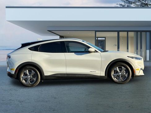 Used 2021 Ford Mustang Mach-E Select image 3