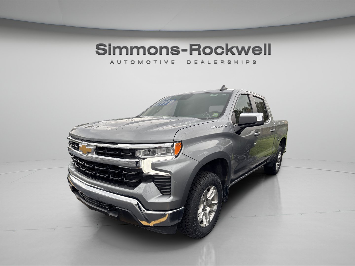 Used 2024 Chevrolet Silverado 1500 LT AWD/4WD image 2